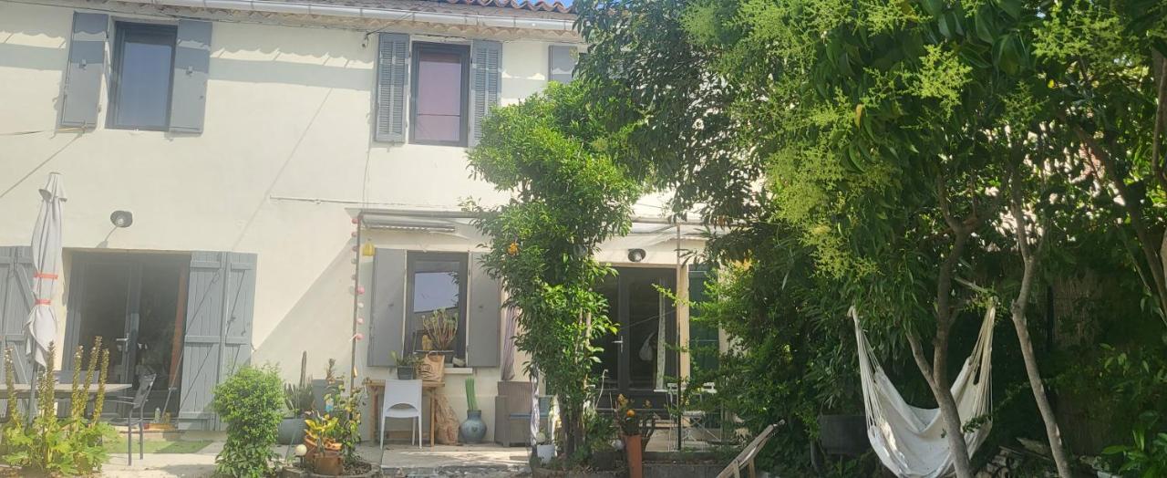 Appartement Studette Independante Et Coquette Avec Terrasse Sur Jardin Marseilles